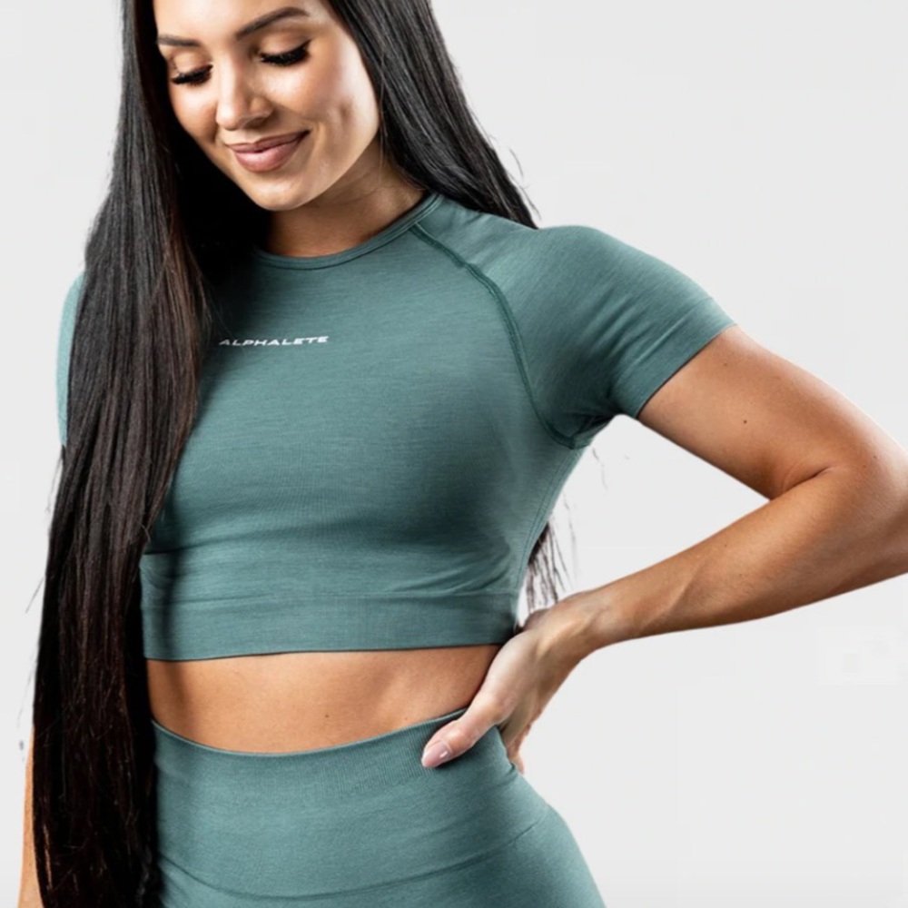 Alphalete amplify crop top nomadic blue